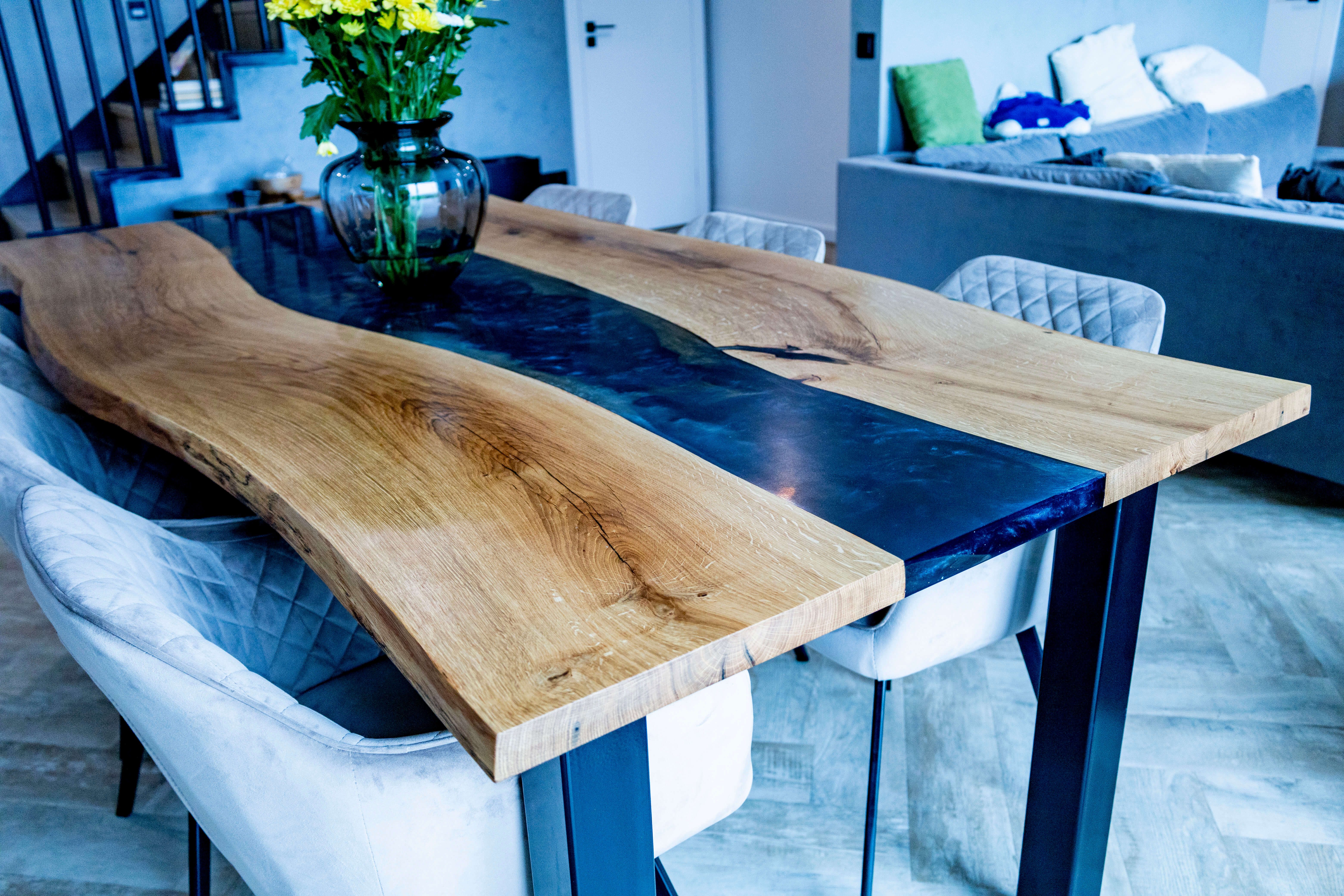 ručně vyráběný stolek z Valašska